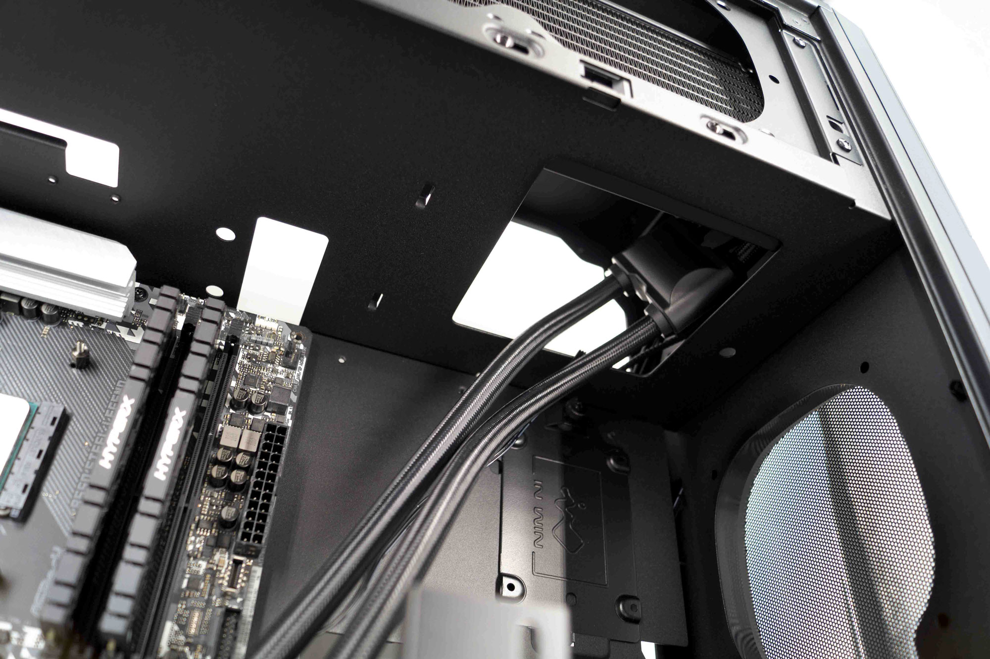 Boîtier InWin N515 et AIO NR36 : un mariage efficace 19 Inwin Nr36 N515 118