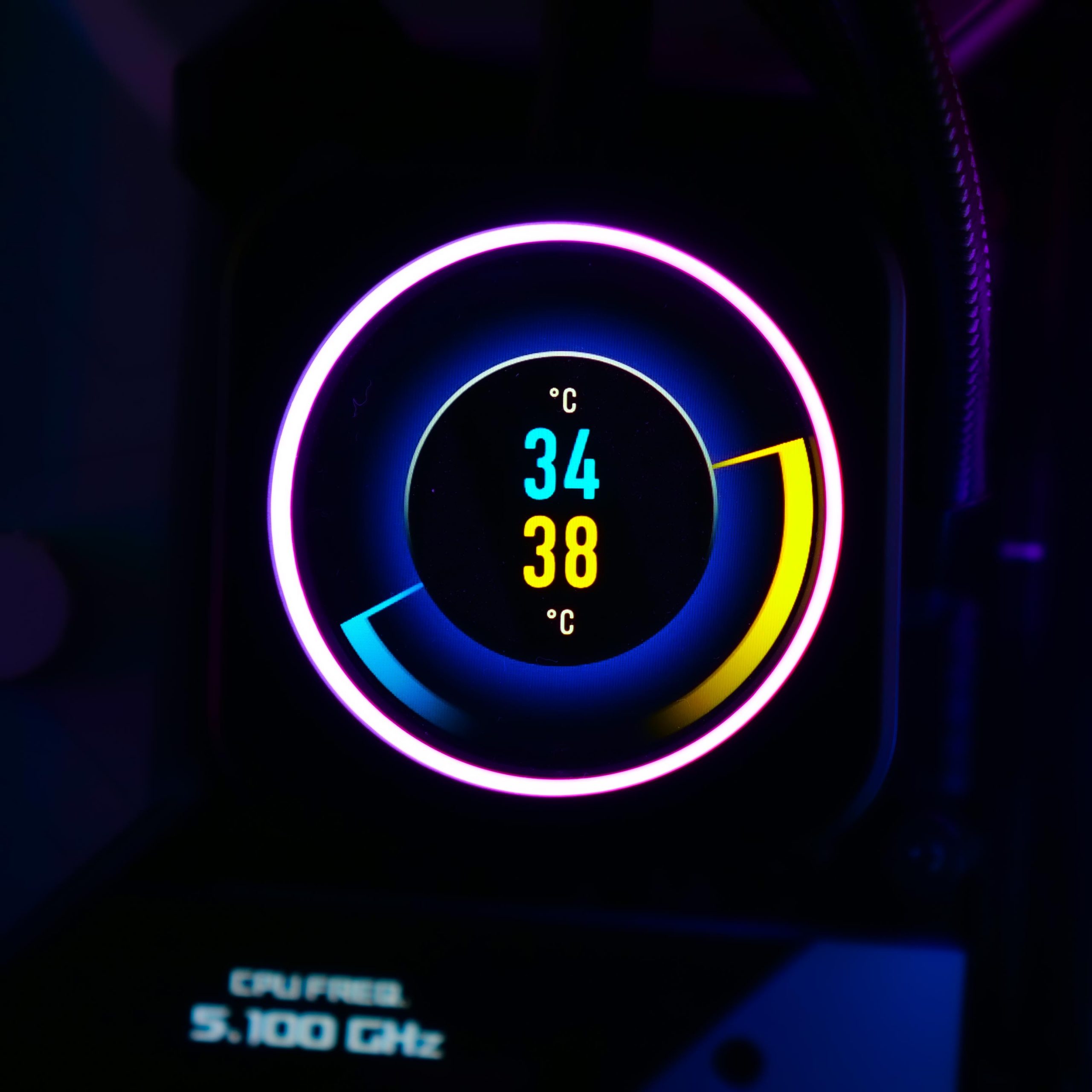 Test Intel Core I9 12900K : le nouveau King ? 17 ÉCRAN n°4 LCD IPS du corsair H150i LCD