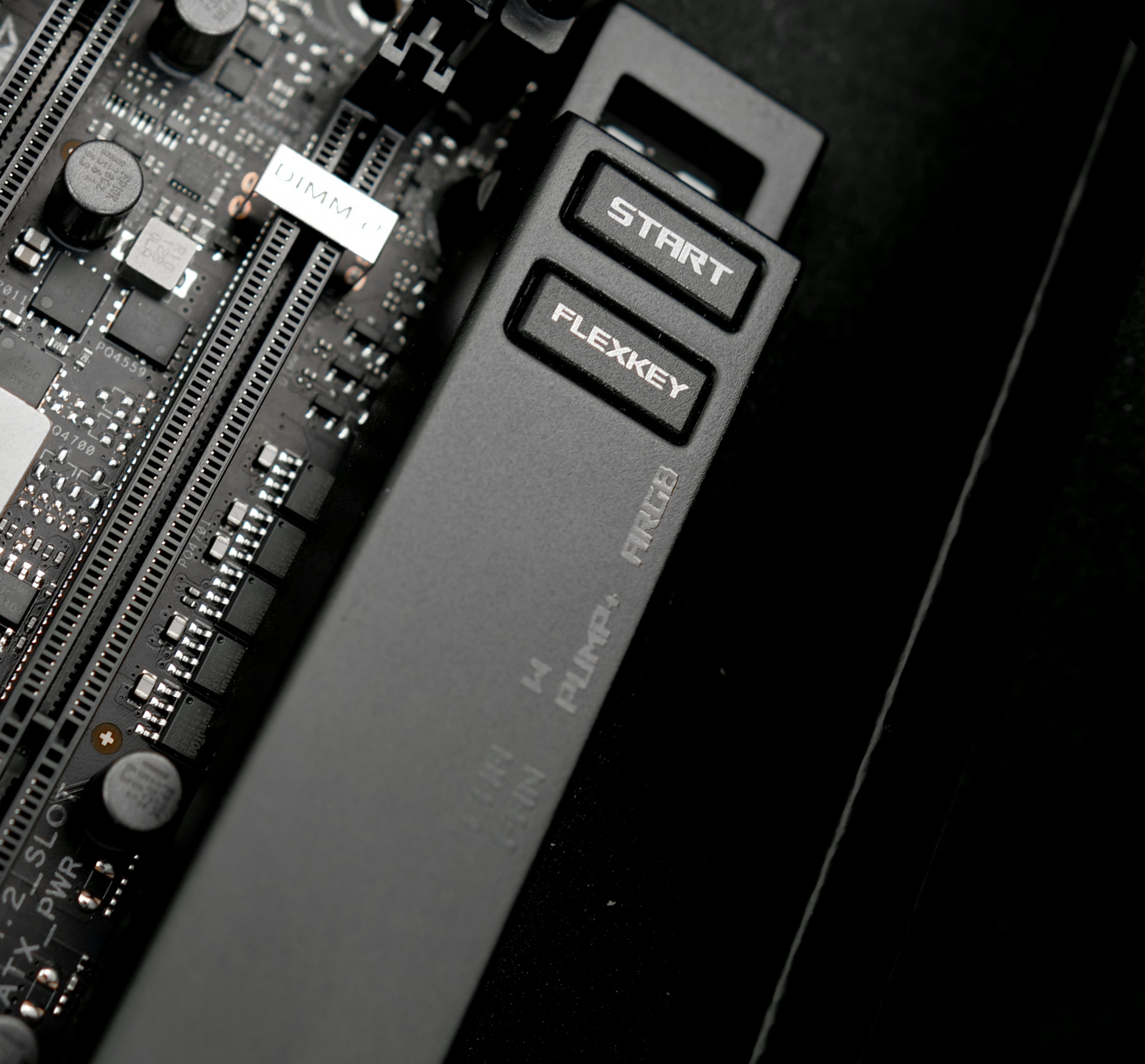 Rog Maximus Z690 Extreme Glacial : La Carte Ultime 12 Rog Z690 extreme Glacial Photo des boutons Start et Flexkey