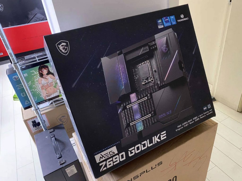 MSI MEG Z690 GODLIKE : c'est elle la plus grande (MAJ 13/12/2021) 6 Msi Meg Z690 Godlike 002