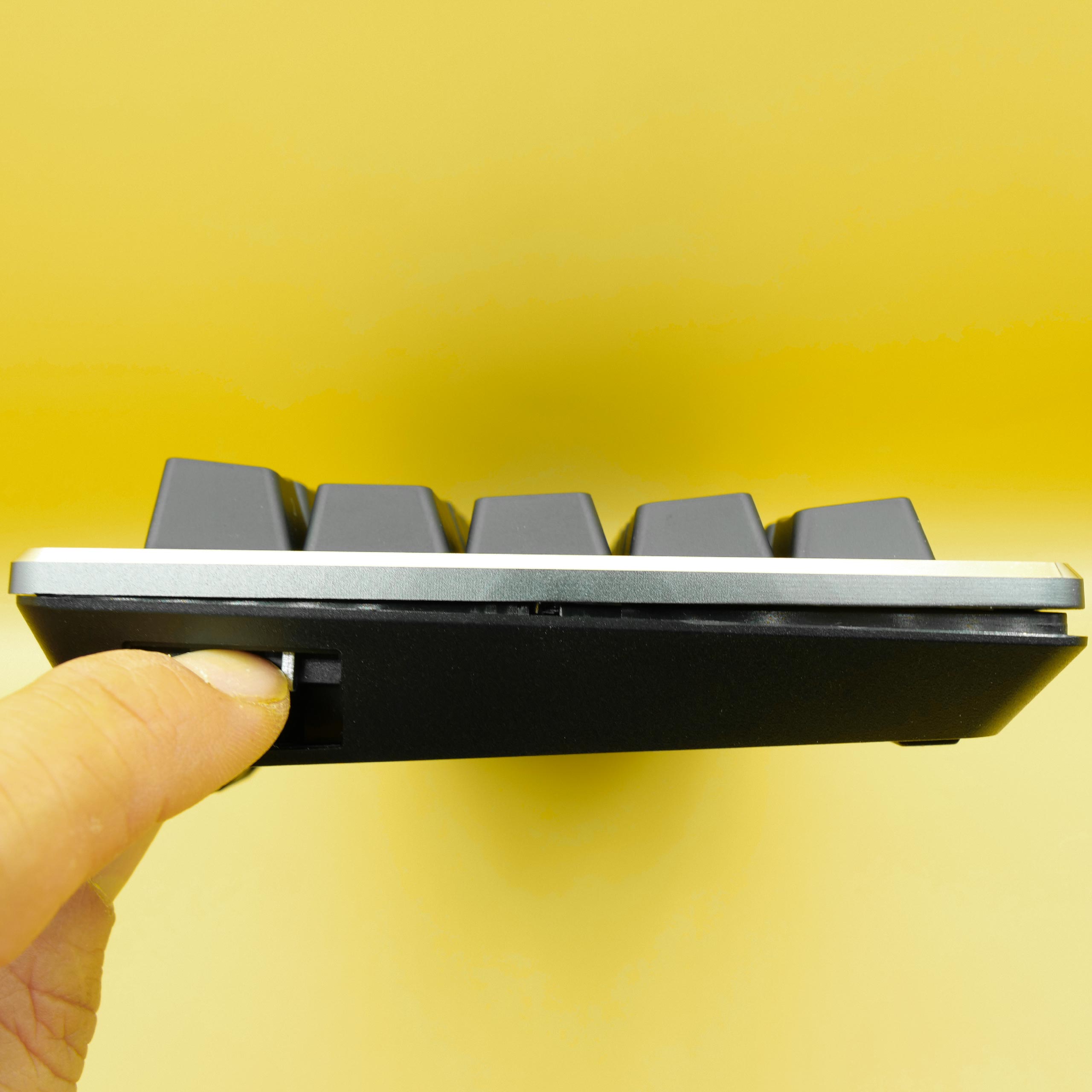 Test Cooler Master CK721 : Le meilleur clavier 65% ? 7 Clavier Cooler Master Ck 721 Plaque Amovible Boutton 1