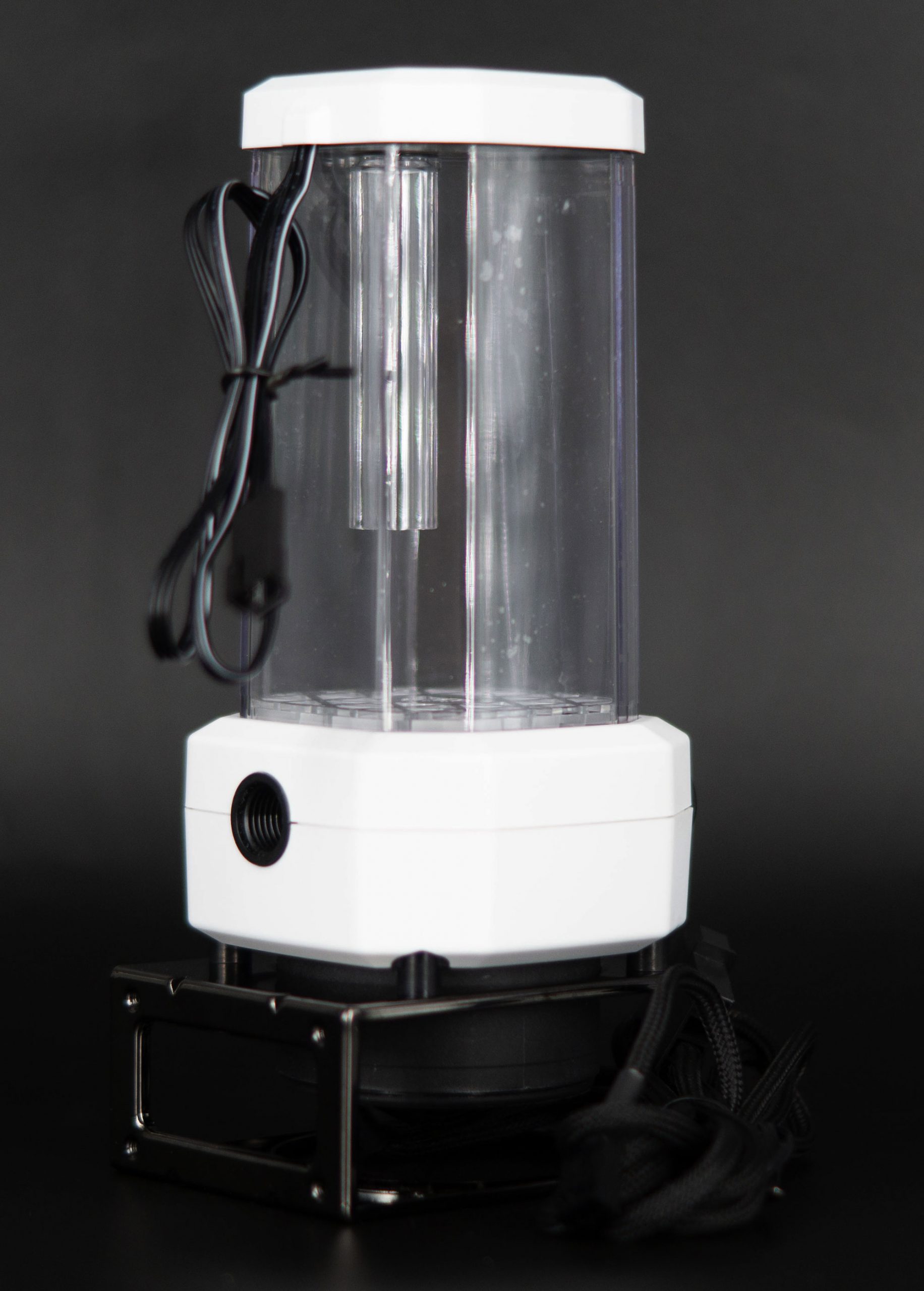 Test CORSAIR XH305i RGB PRO : un kit watercooling custom beau et efficace 21 Xh305i Rgb Pro Combo Pompe Reservoir Xd5 Rgb 012