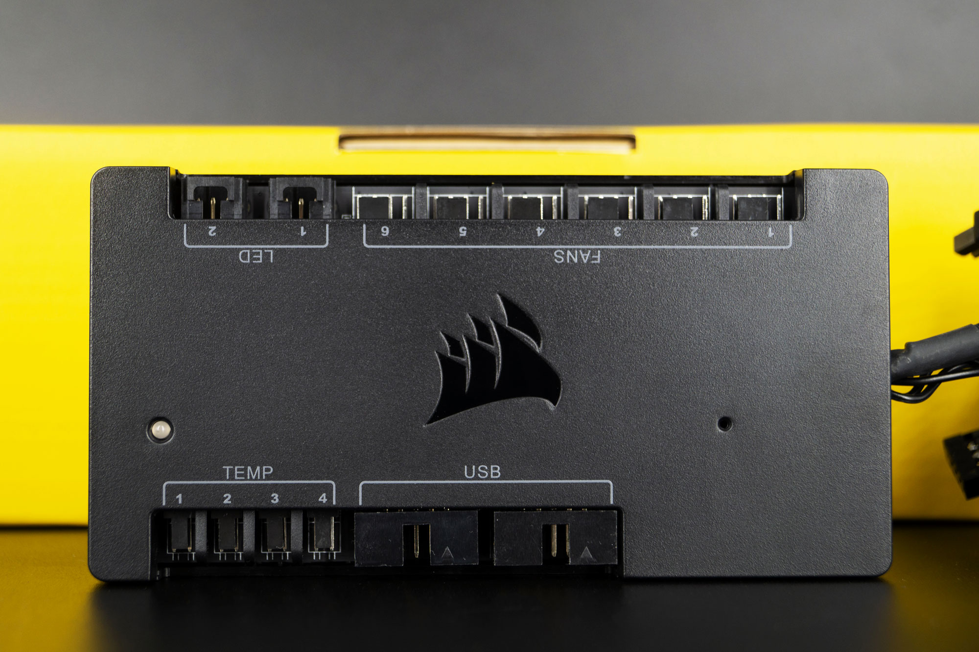 Test CORSAIR XH305i RGB PRO : un kit watercooling custom beau et efficace 57 Xh305i Rgb Pro Controleur Commander Pro 005