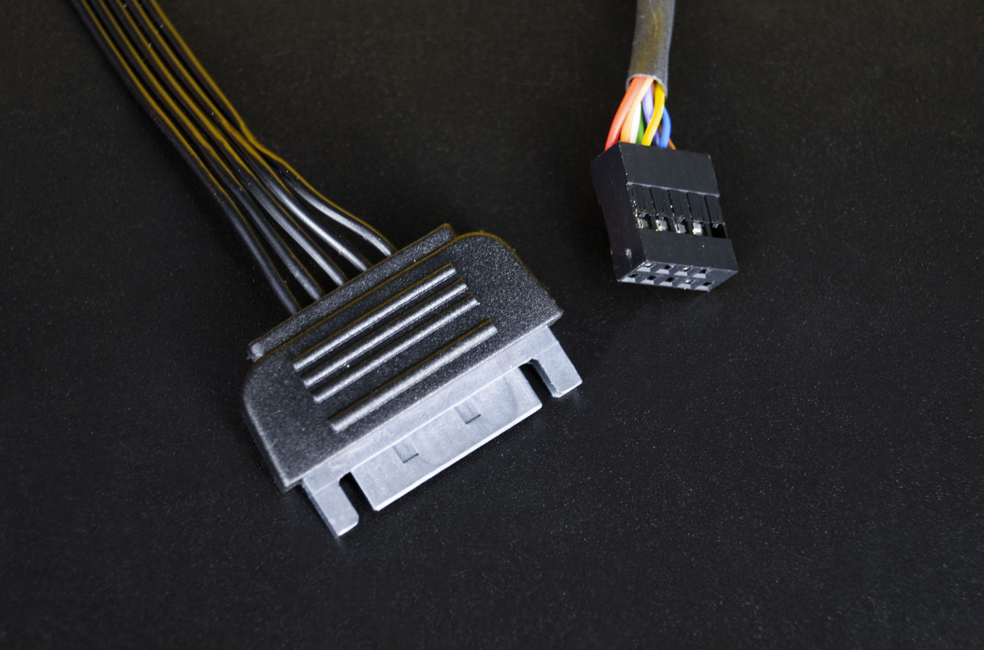 Test CORSAIR XH305i RGB PRO : un kit watercooling custom beau et efficace 58 Xh305i Rgb Pro Controleur Commander Pro 006