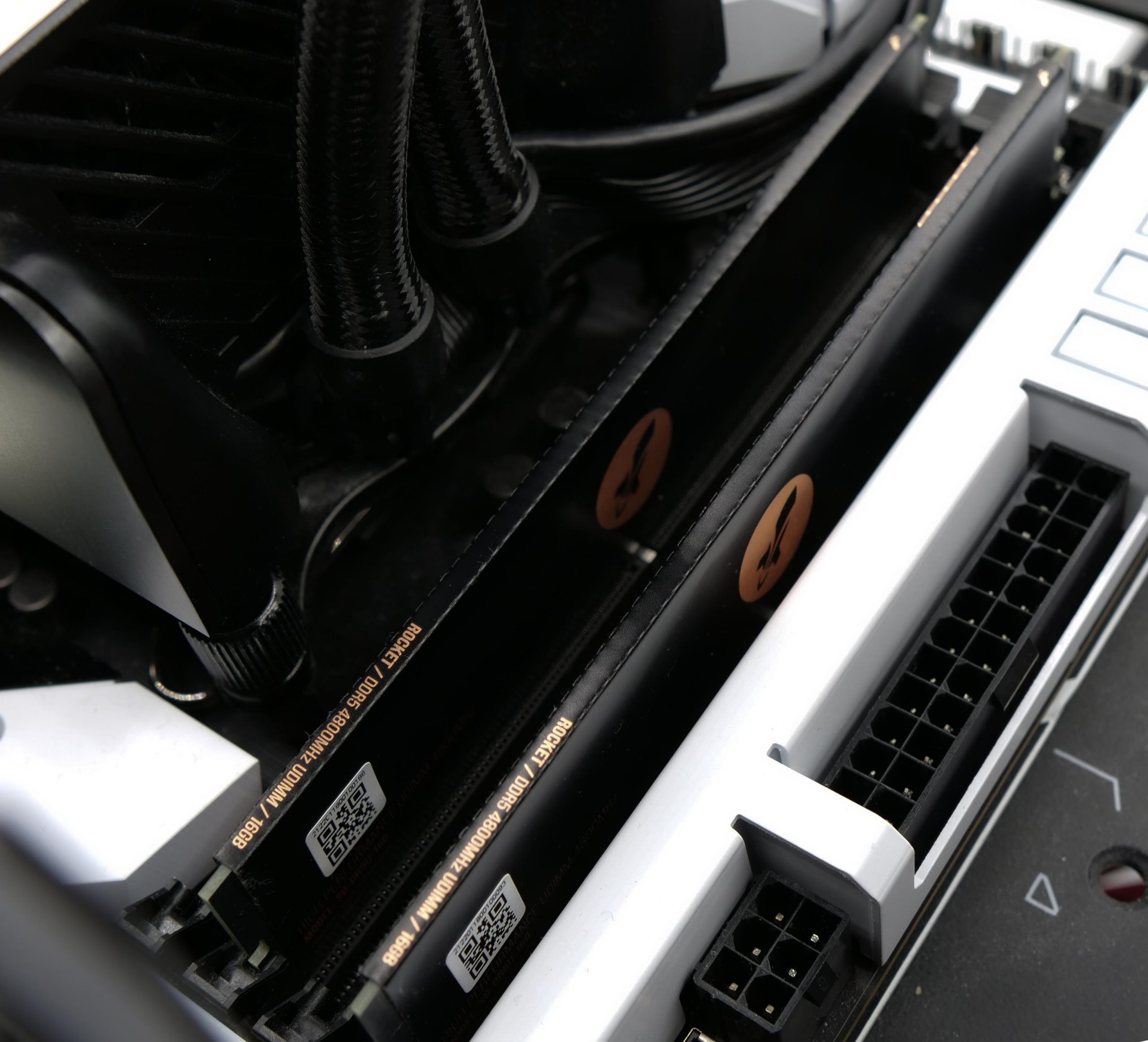 Test Sabrent Rocket DDR5 4800 MHz : Overclocking à 6600 MHz et plus si affinités ? 11 Sabrent Rocket Ddr5 Installation Carte Mere Rog Formula