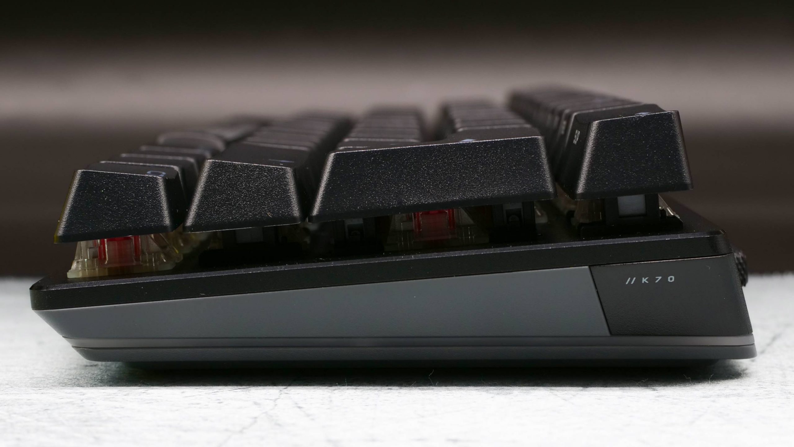 Test du Corsair K70 Pro Mini Wireless 13 K70 Rgb Pro Mini Wireless Cote Bas