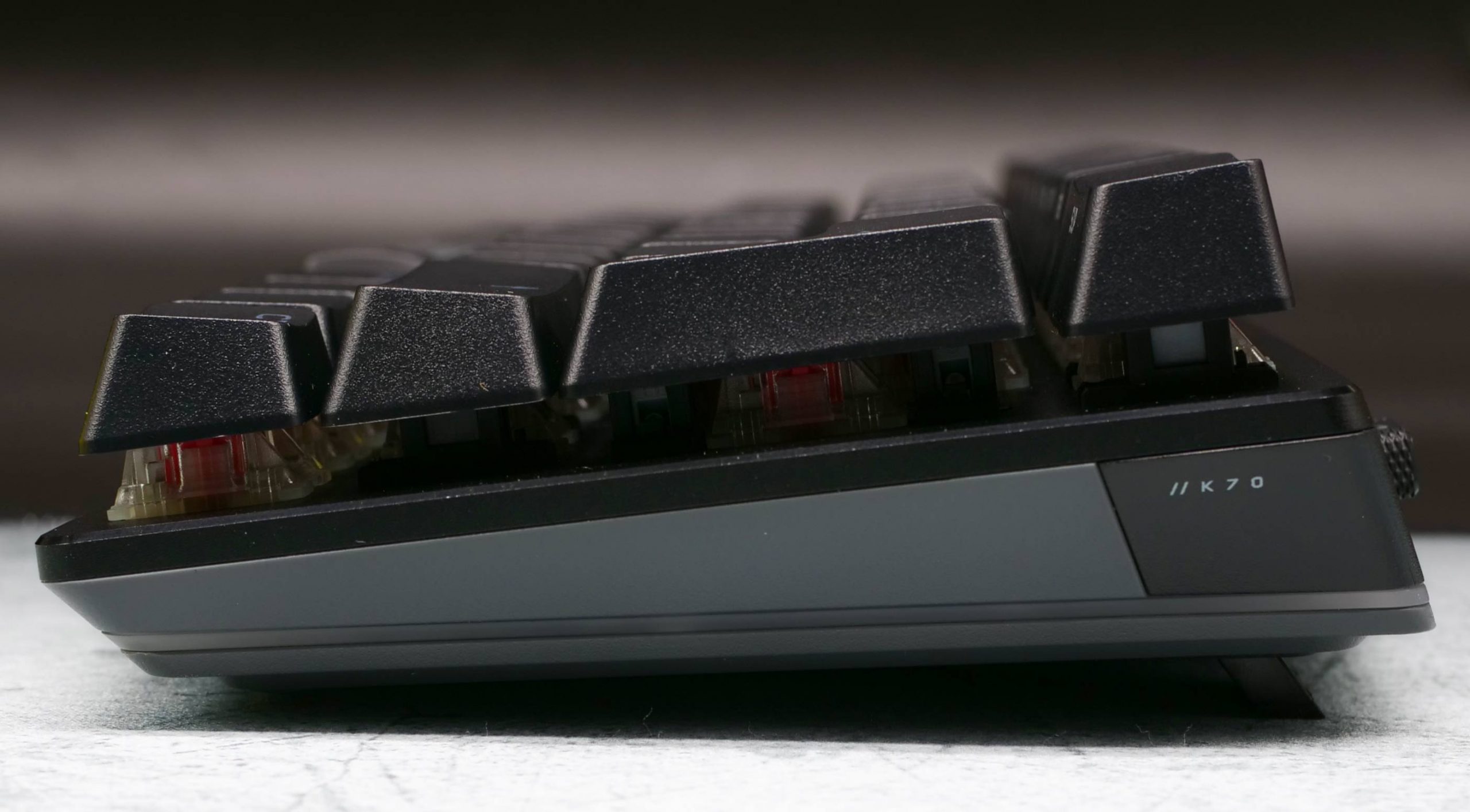 Test du Corsair K70 Pro Mini Wireless 14 K70 Rgb Pro Mini Wireless Cote