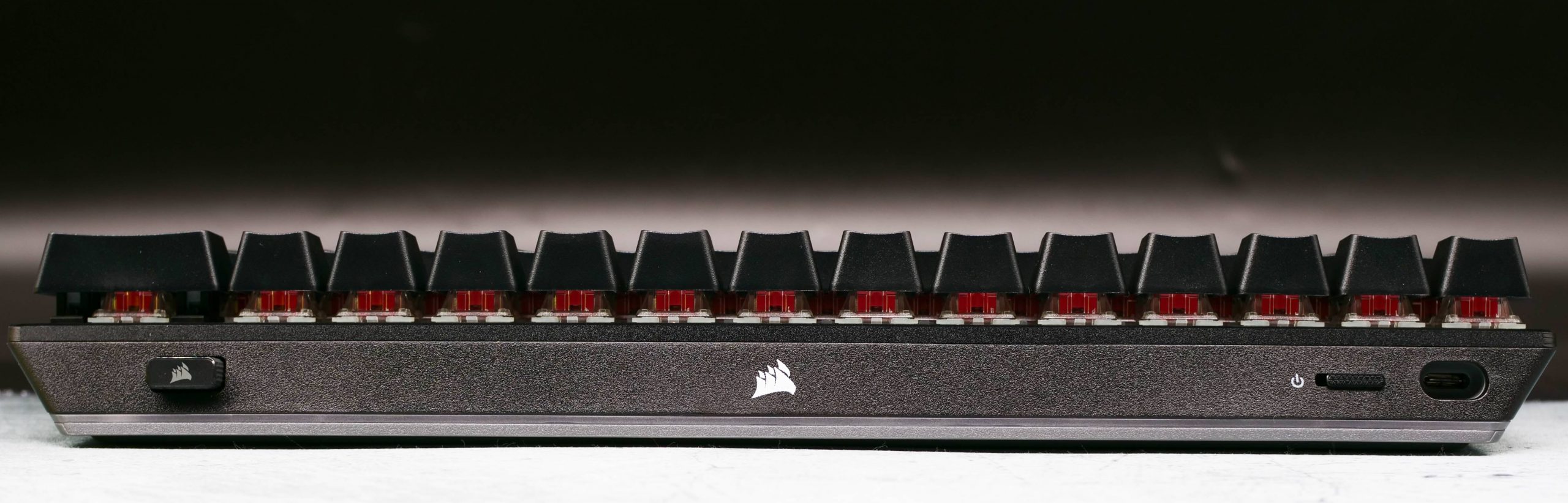 Test du Corsair K70 Pro Mini Wireless 3 K70 Rgb Pro Mini Wireless Dos Entrees Sorties