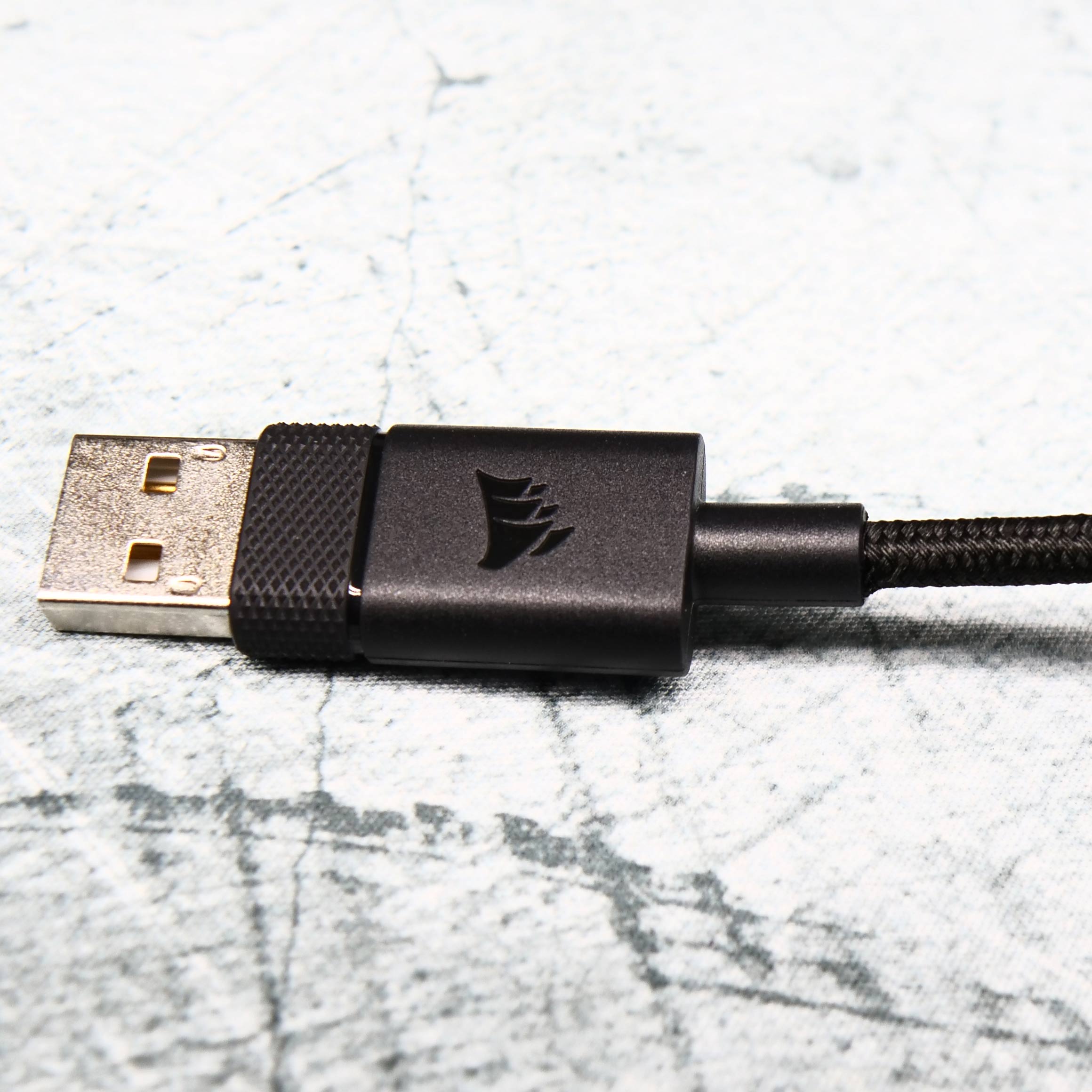 Test du Corsair K70 Pro Mini Wireless 16 Cable Tisse