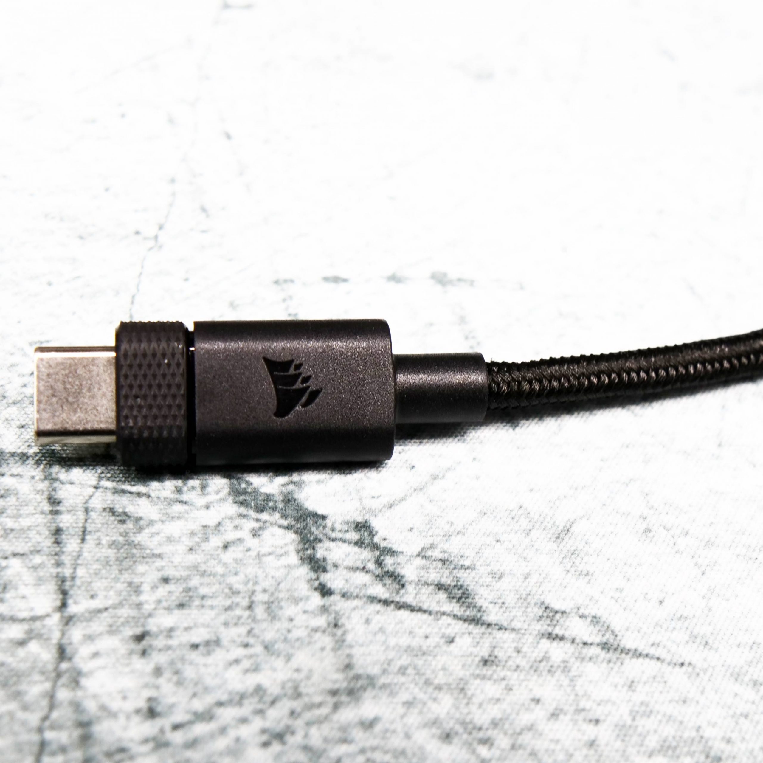 Test du Corsair K70 Pro Mini Wireless 15 Cable Tresse
