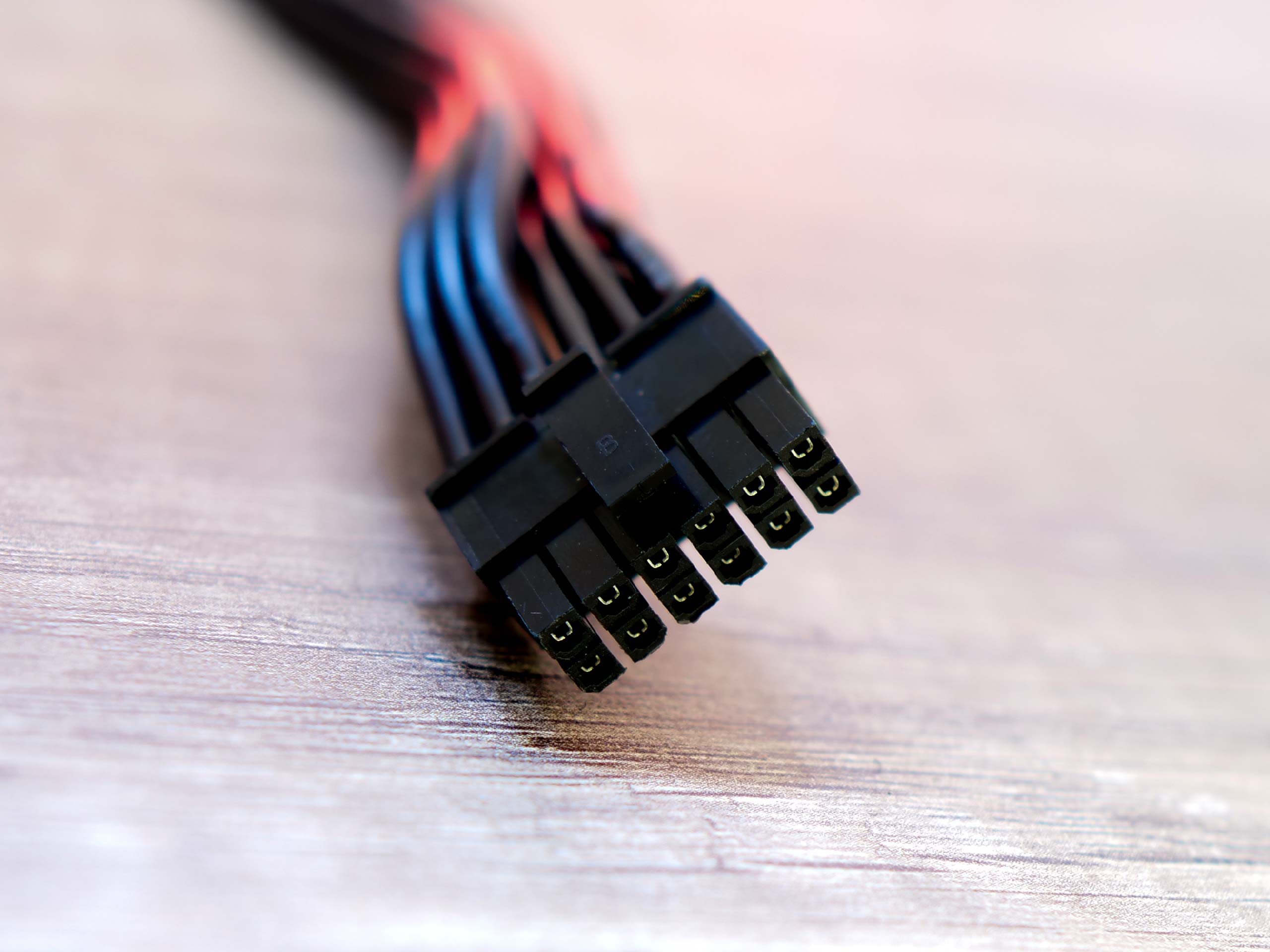 Présentation : Asus ROG Thor 1000W Platinum II 11 Rog Thor P2 1000 Cable Pcie 5 16 Broches