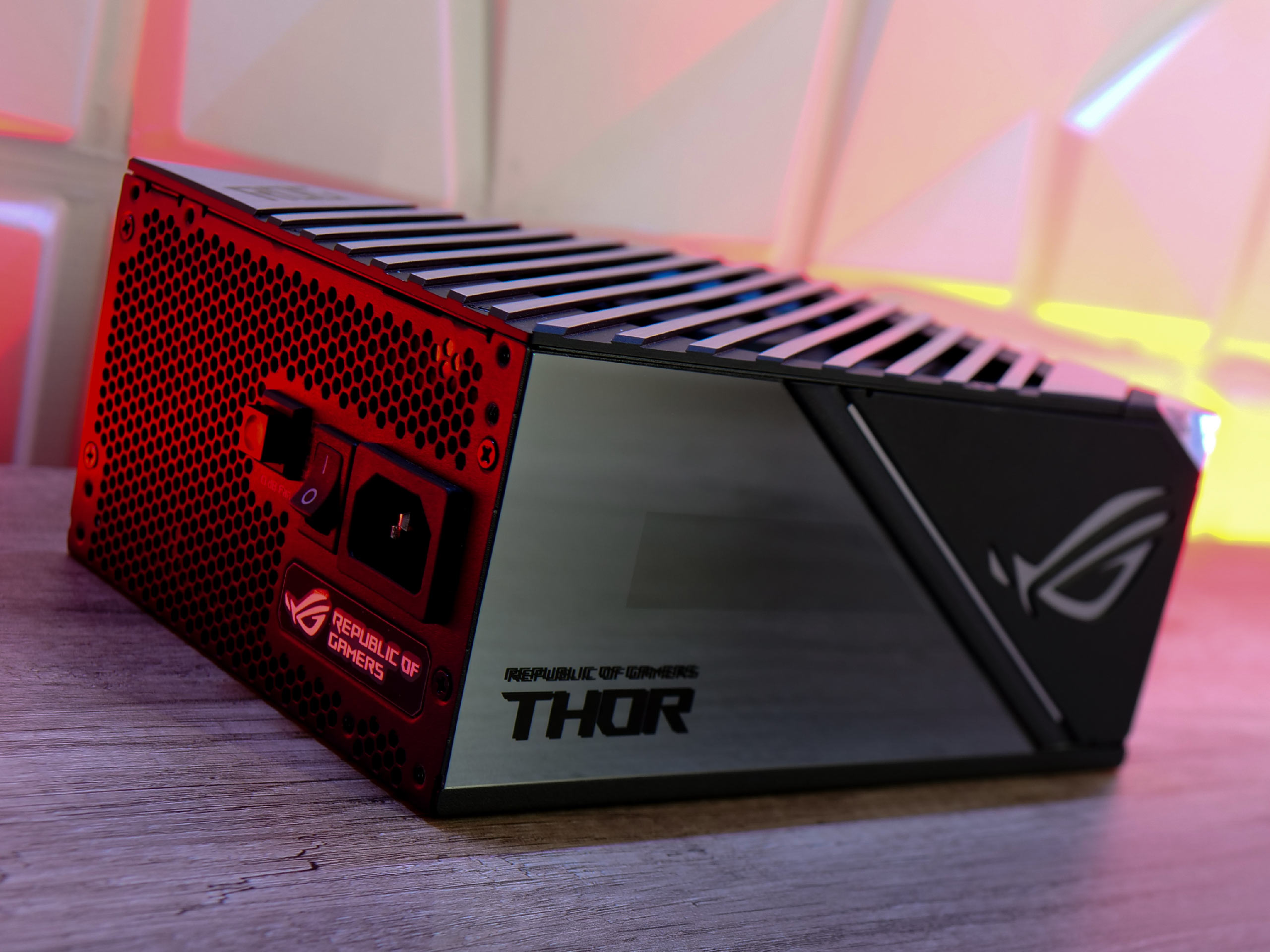 Présentation : Asus ROG Thor 1000W Platinum II 6 Rog Thor P2 1000 Cote Ecran Oled