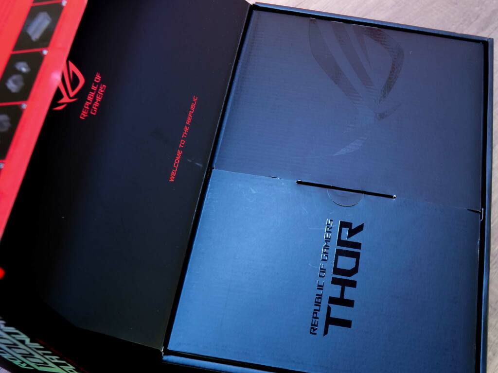 Présentation : Asus ROG Thor 1000W Platinum II 4 Rog Thor P2 1000 Emballage Ouverture