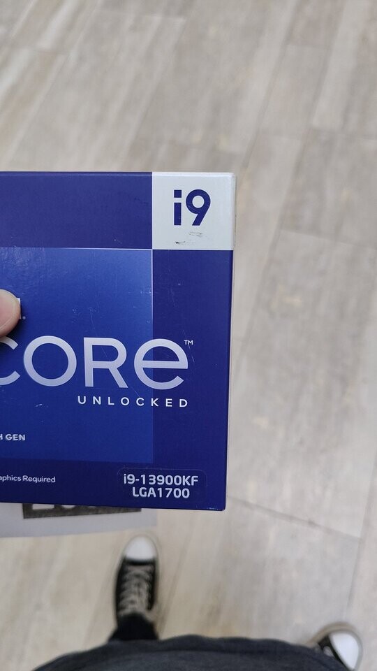 Le processeur Intel Core i9-13900KF arrive avant son lancement officiel 2 Intel Raptor Lake I9 13900kf Box