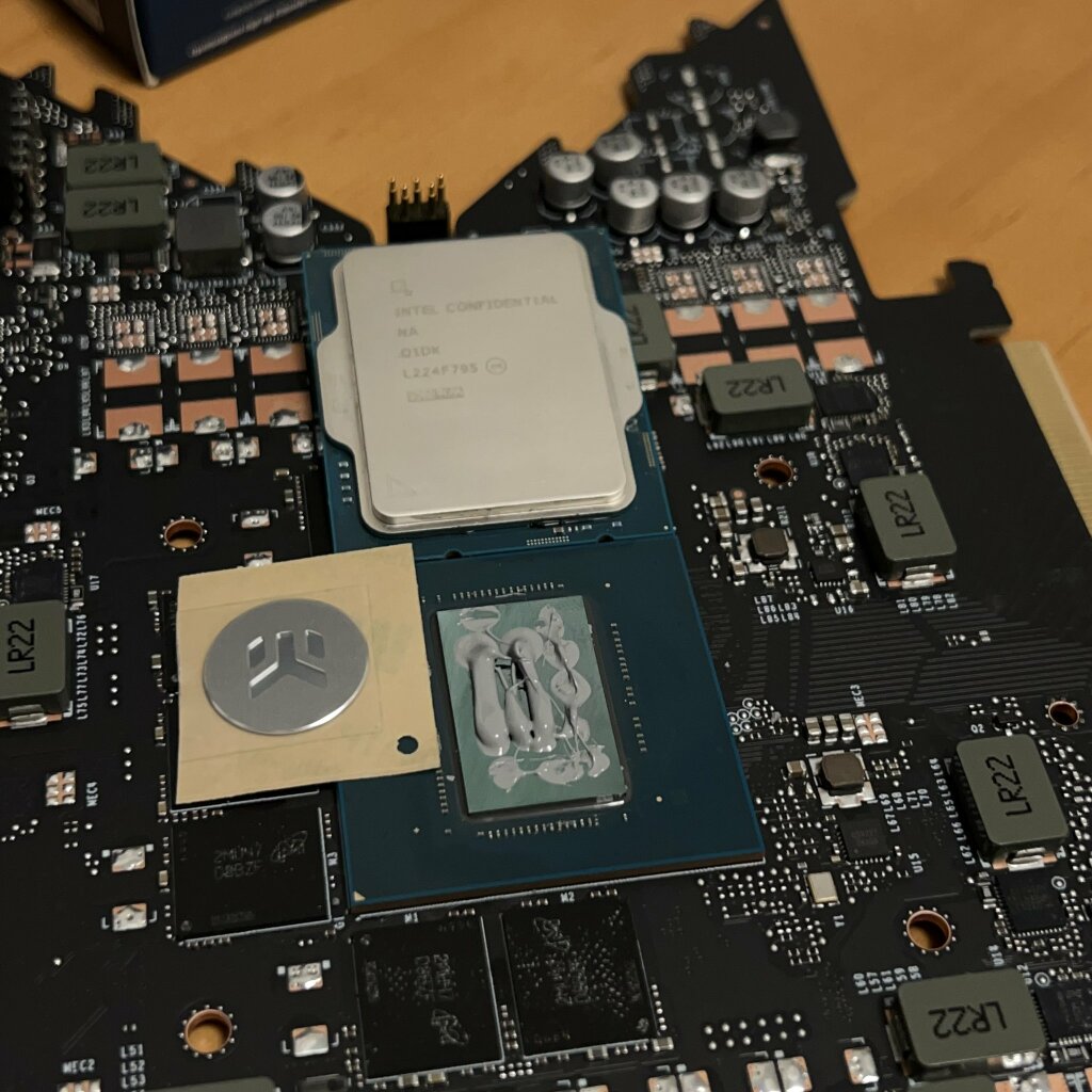 Un cliché du GPU AD103 de la NVIDIA RTX 4080 FE 3 Nvidia Rtx4080 Founders Edition Pcb Ad103 Gpu 2
