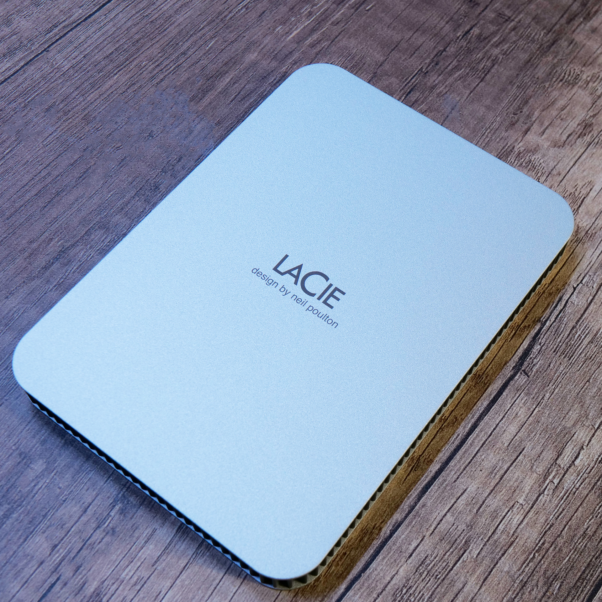 Test LaCie Mobile Drive 2022 : le stockage de l'art 3 « design by neil poulton »