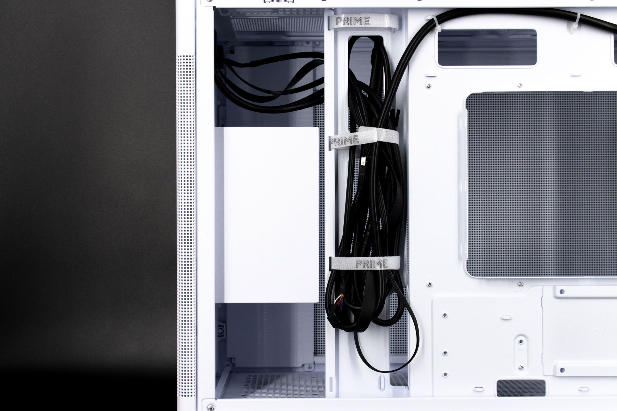 ASUS Prime AP201 : un boîtier Micro-ATX sobre et très efficace 5 Asus Prime Ap201 024