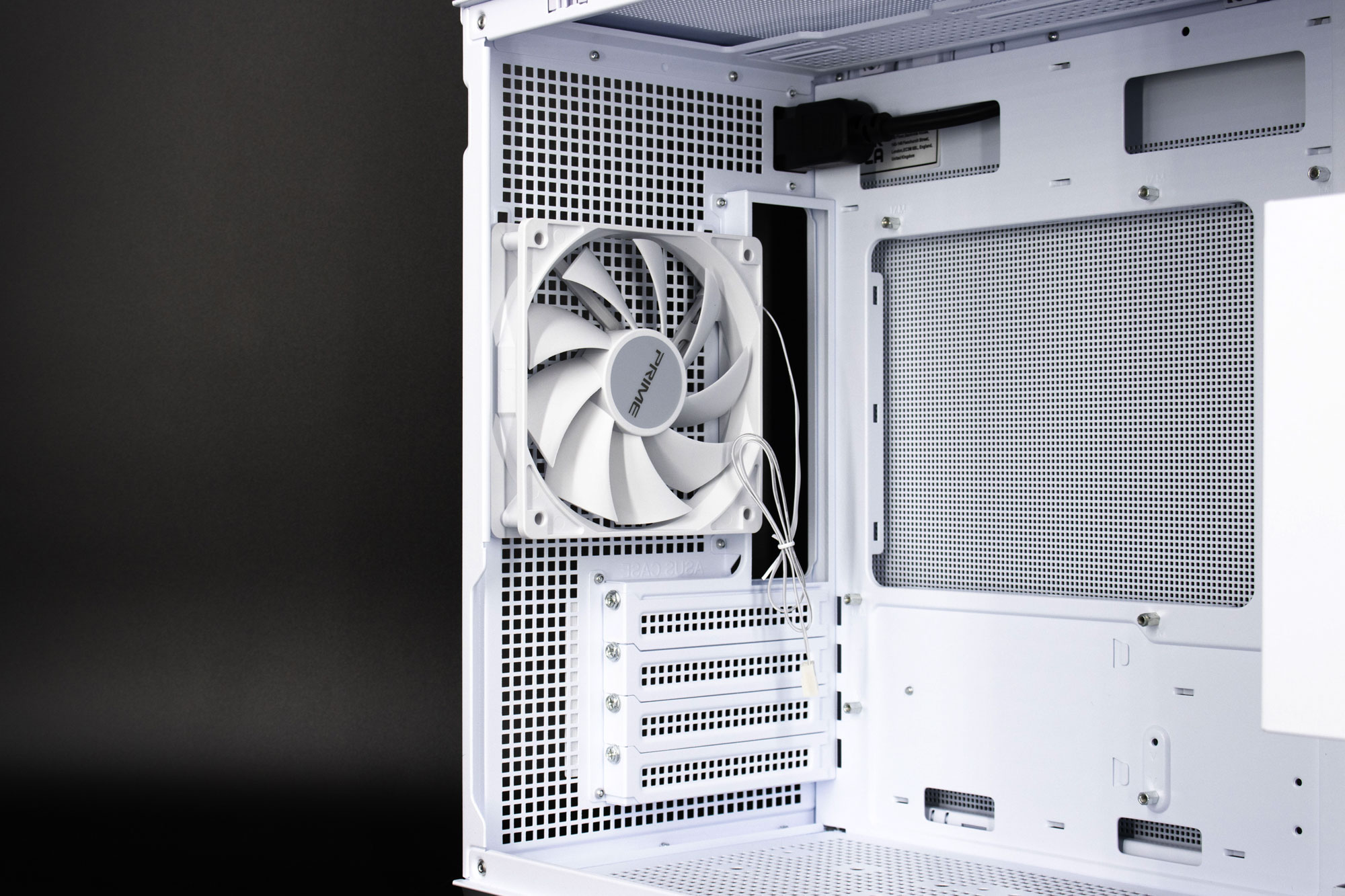 ASUS Prime AP201 : un boîtier Micro-ATX sobre et très efficace 16 Asus Prime Ap201 037