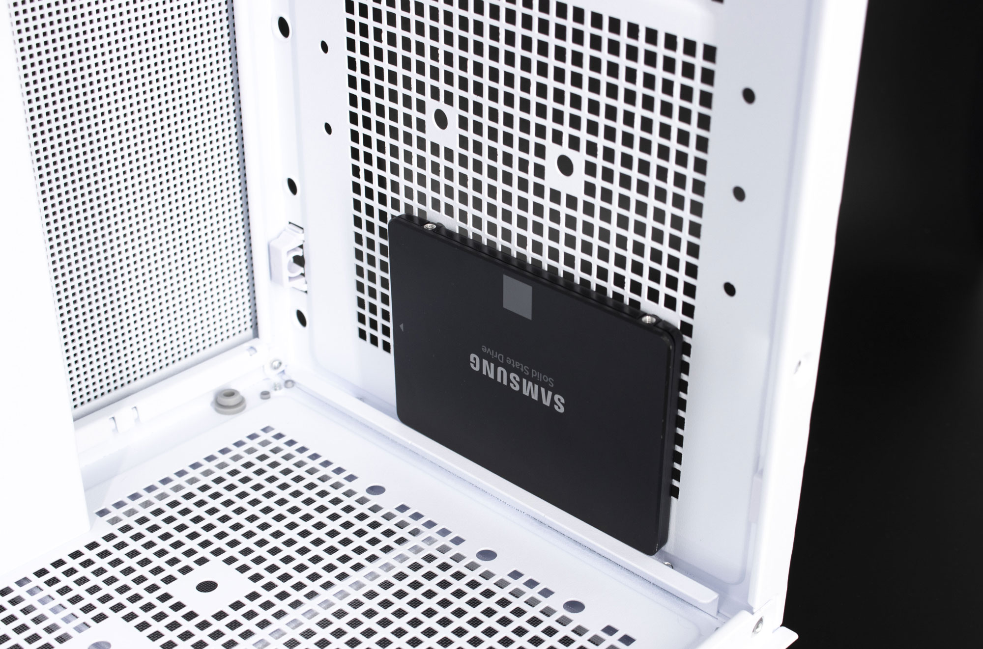 ASUS Prime AP201 : un boîtier Micro-ATX sobre et très efficace 24 Asus Prime Ap201 045