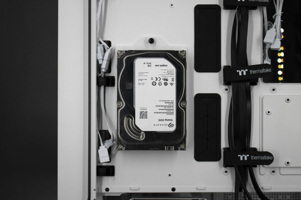 Thermaltake Ceres 500 TG ARGB Snow : un boîtier ultra complet à la façade atypique 12 Thermaltake Ceres 500 Tg Argb Snow 037