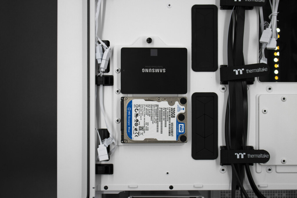 Thermaltake Ceres 500 TG ARGB Snow : un boîtier ultra complet à la façade atypique 13 Thermaltake Ceres 500 Tg Argb Snow 038