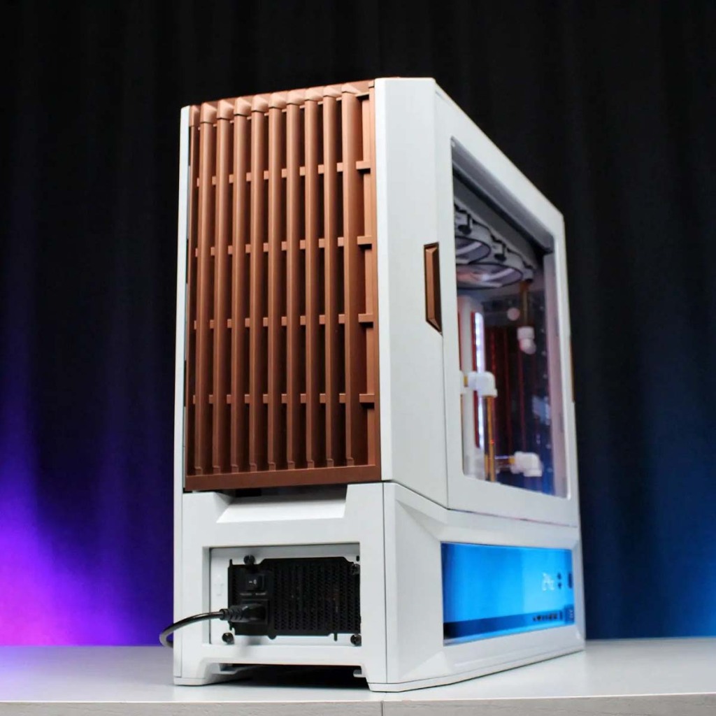 Build Project Be White! by CC Customs 7 L'arrière du boîtier a également été travaillé