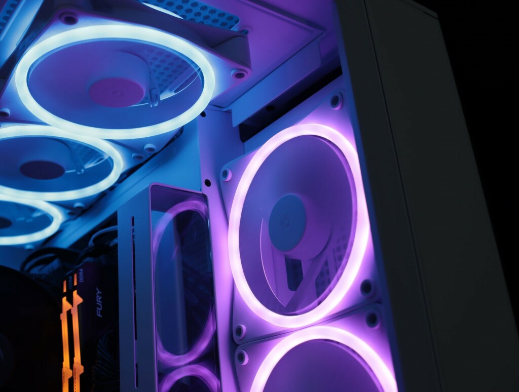 NZXT H9 Flow : un boîtier "aquarium" à prix contenu ? 25 Nzxt F120 Rgb Duo 029