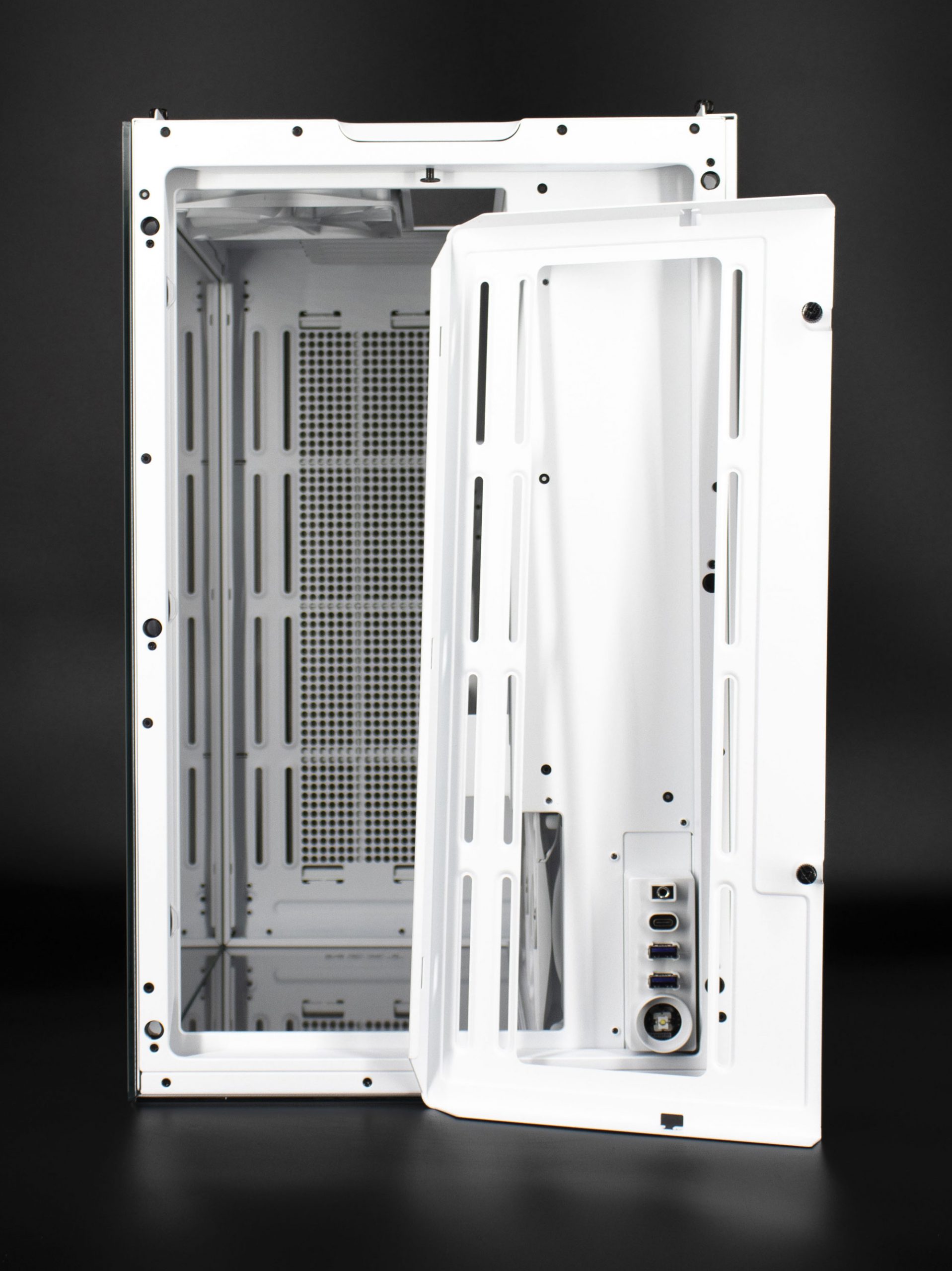 NZXT H9 Flow : un boîtier "aquarium" à prix contenu ? 15 Nzxt H9 Flow 020