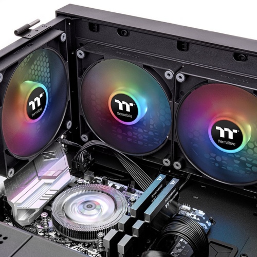 Thermaltake dévoile les boîtiers CTE avec efficacité thermique centralisée. 5 Cl F149 Pl12sw A 05