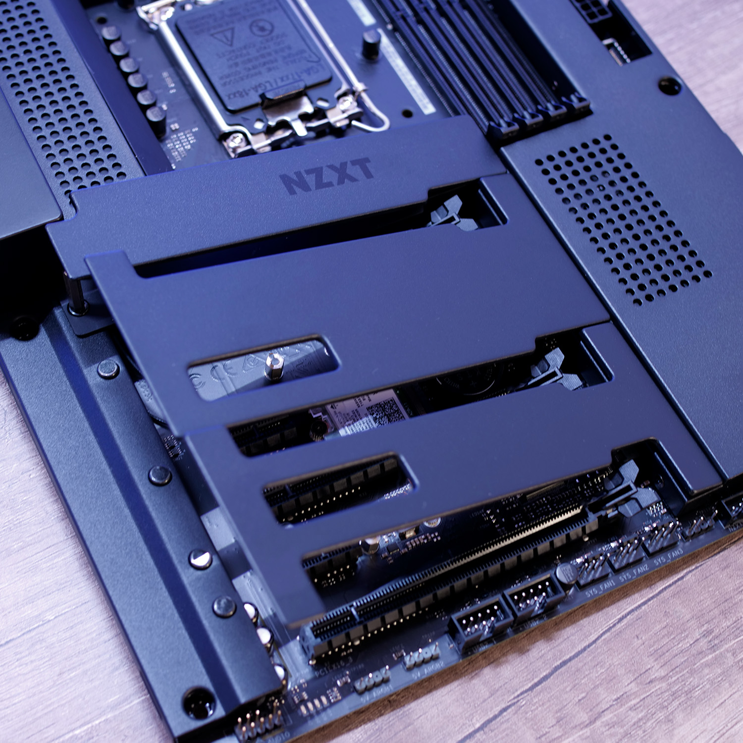 Nzxt N 7 Z 790 Caches Magnetiques