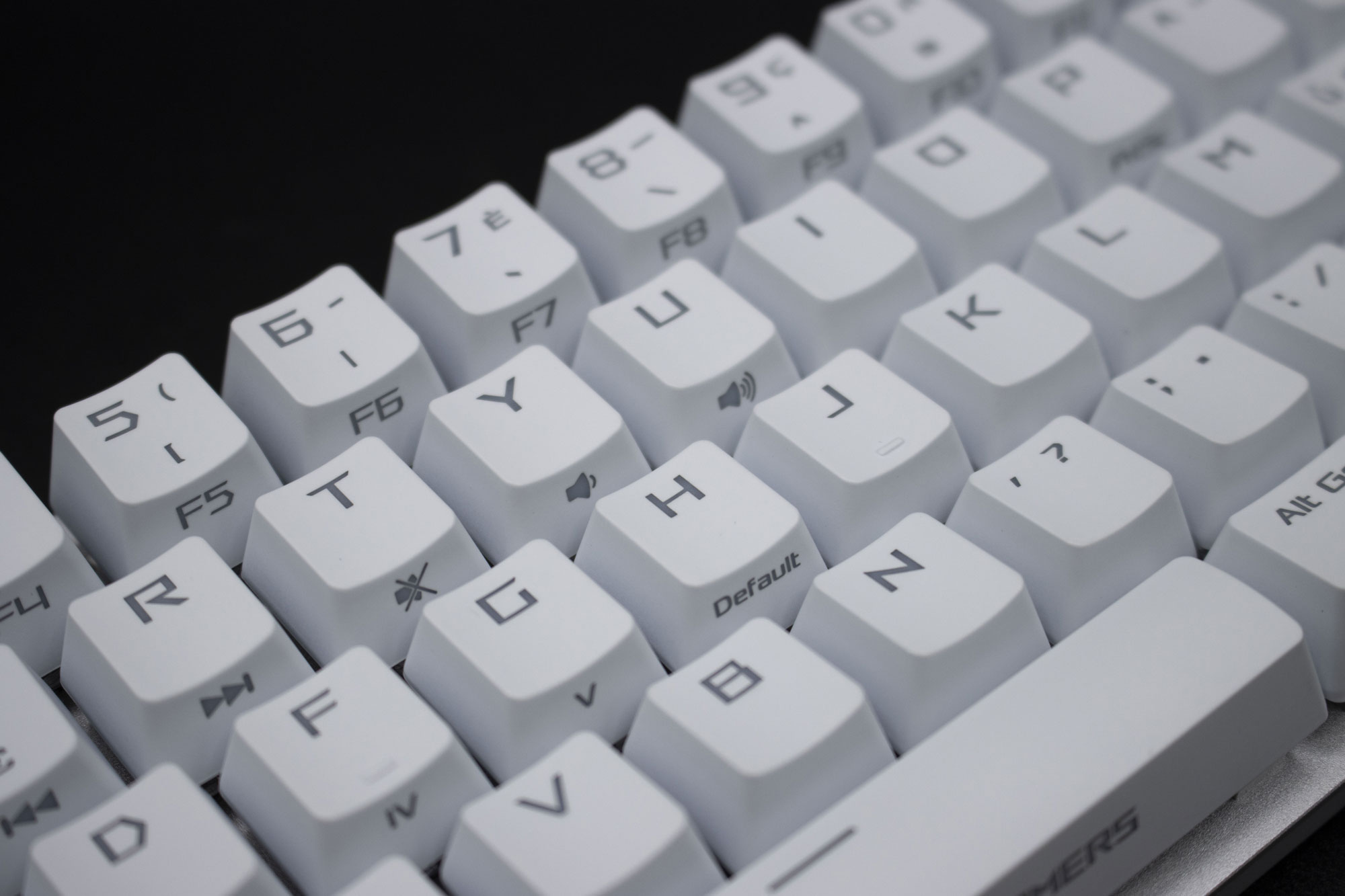 Test du clavier ASUS ROG Falchion Ace : 65% de bonheur 17 ASUS ROG Falchion Ace 024