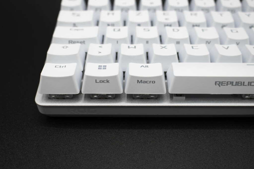 Test du clavier ASUS ROG Falchion Ace : 65% de bonheur 29 ASUS ROG Falchion Ace 036