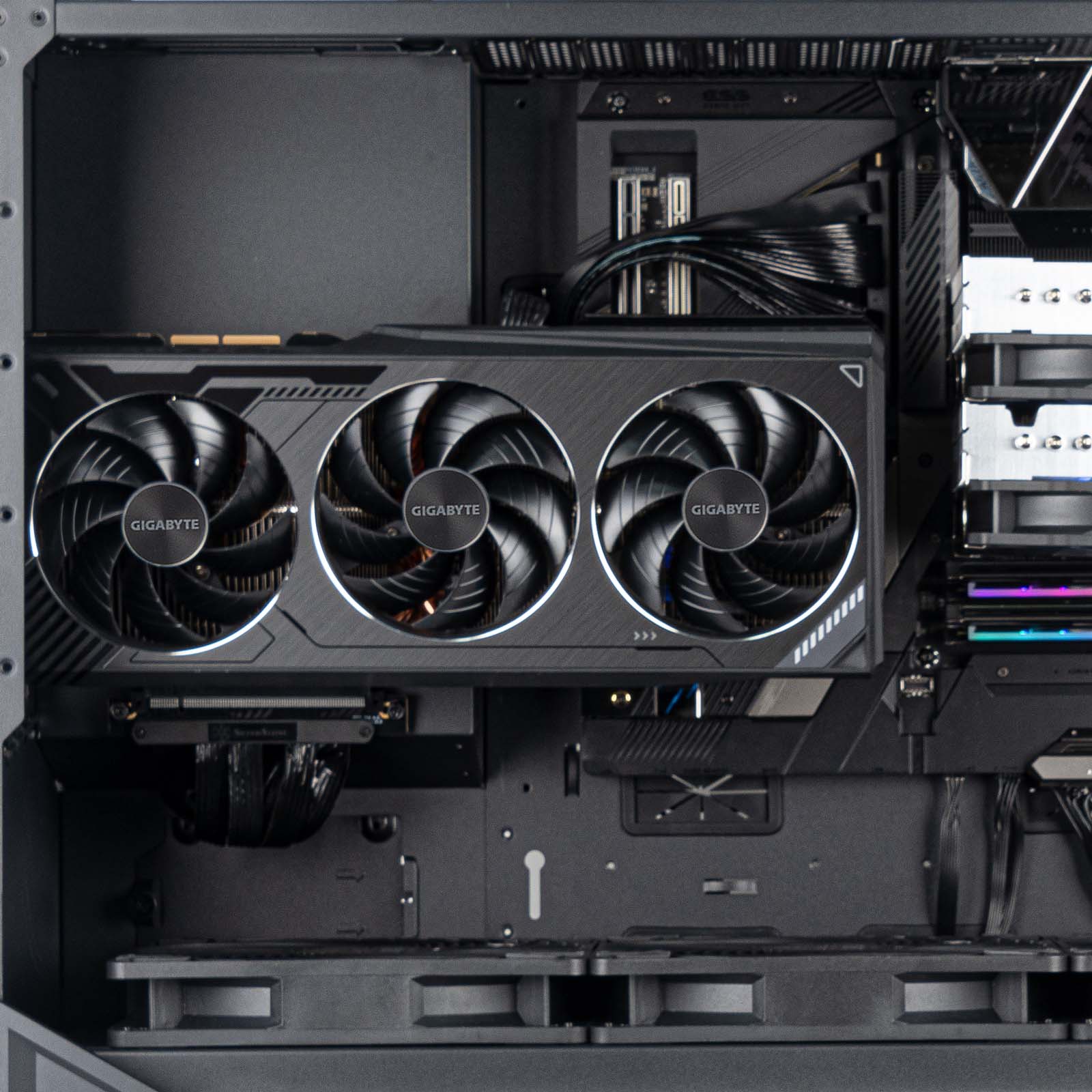 Silverstone ALTA F2 : le boîtier de la démesure 6 ALTA F2 GPU vers l'arrière
