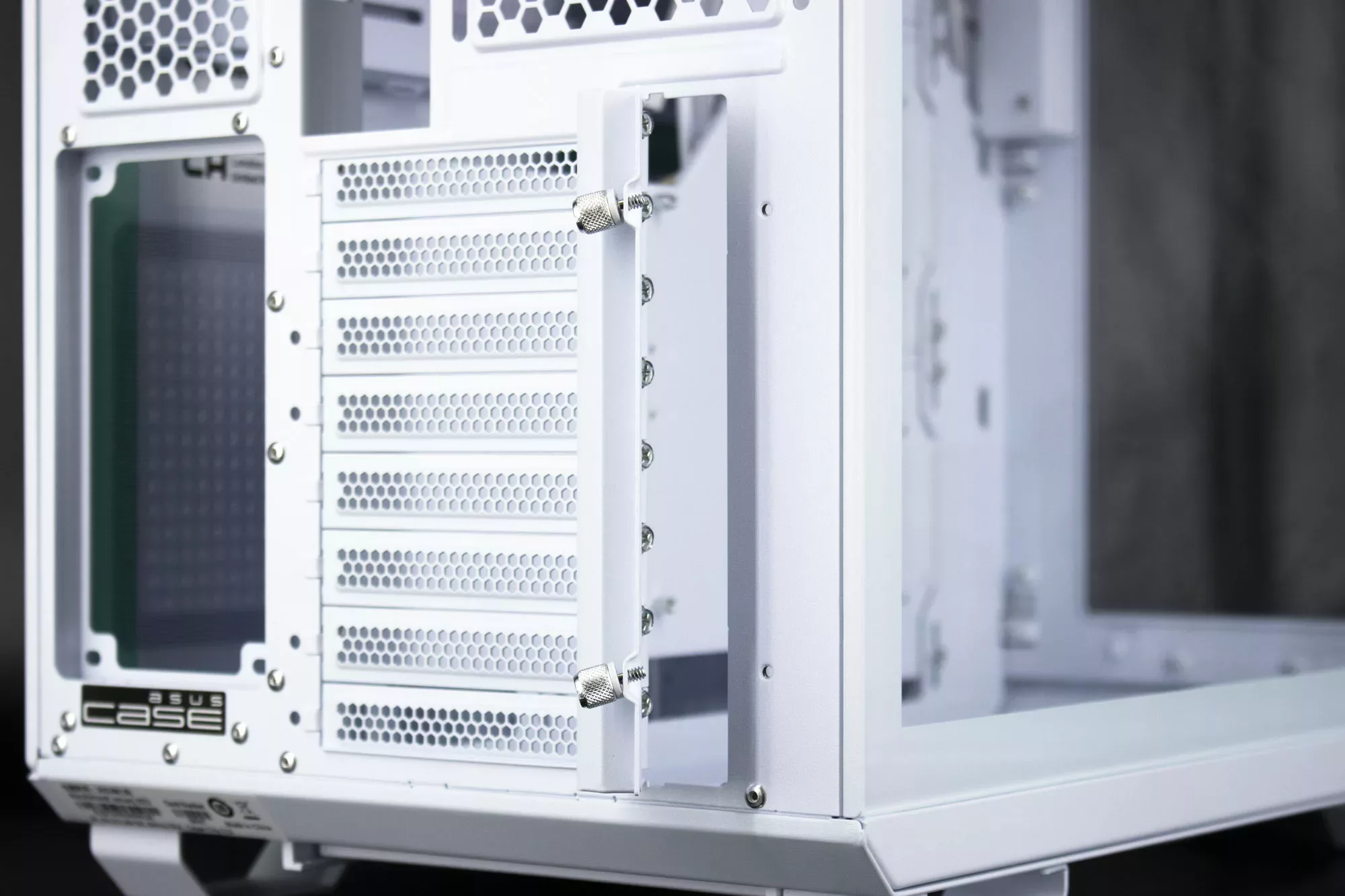 TUF Gaming GT502 équerres