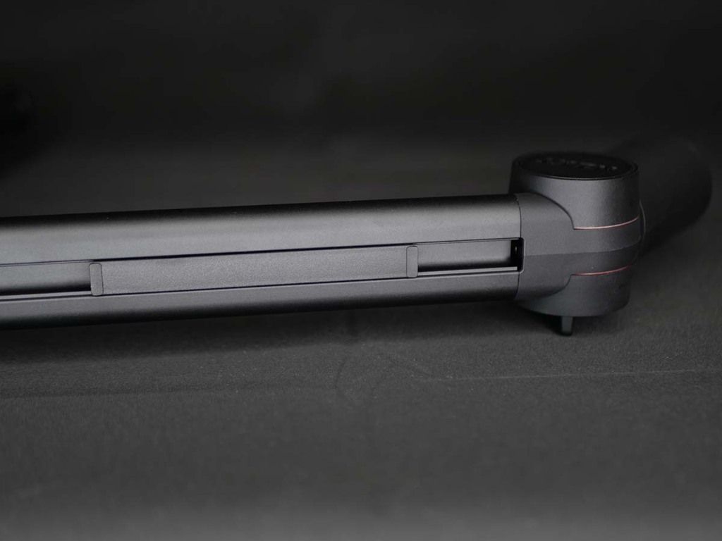 Les éléments comportent un guide-câble