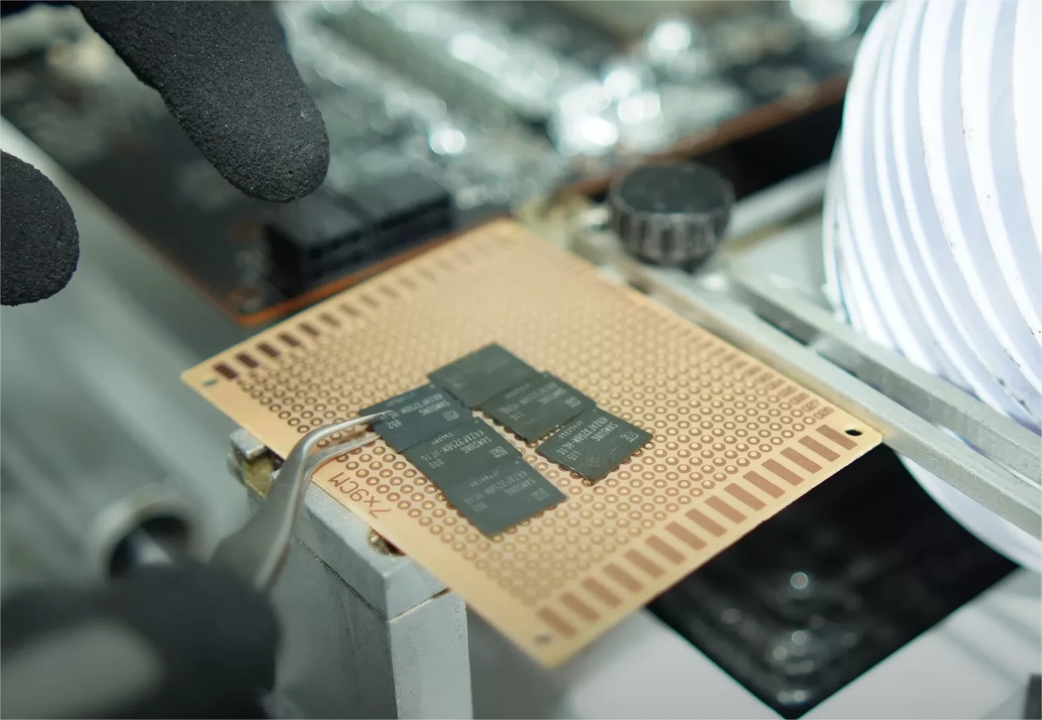 5600 xt pcb puces vram