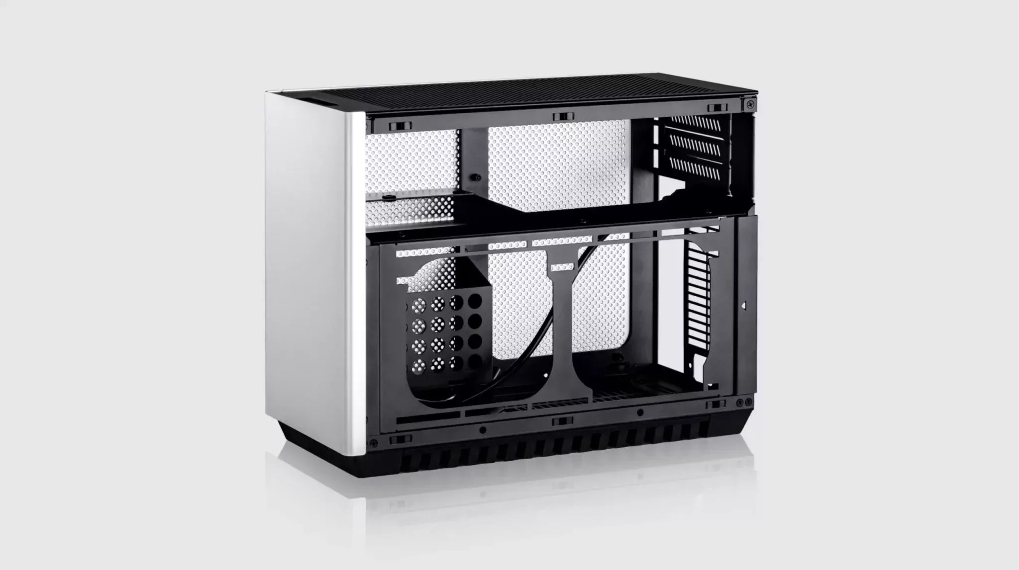 Le petit boîtier C4-SFX de DAN Cases (fabrication Lian Li) arrive demain 5 C4 SFX 4