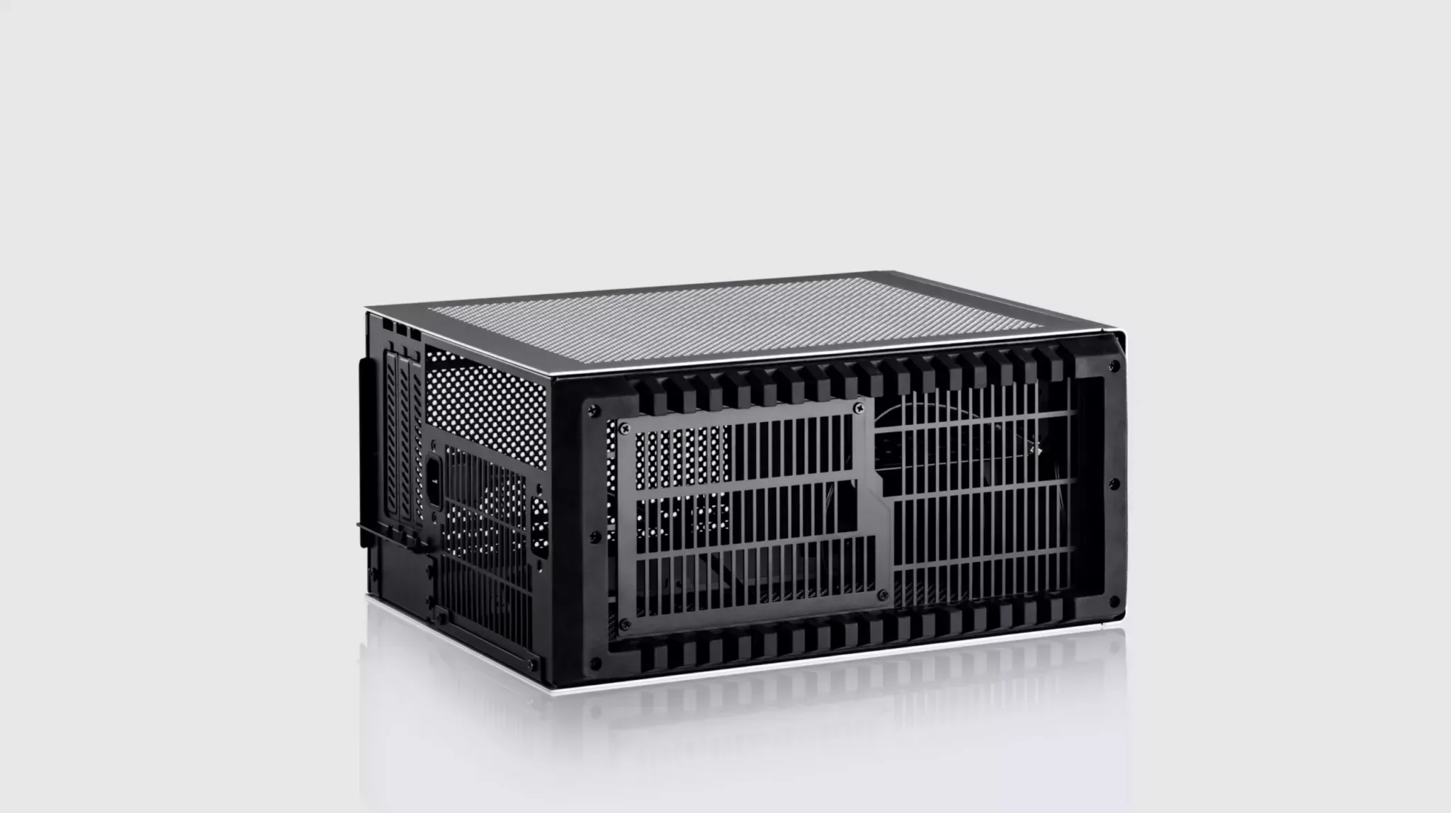 Le petit boîtier C4-SFX de DAN Cases (fabrication Lian Li) arrive demain 4 C4 SFX 6