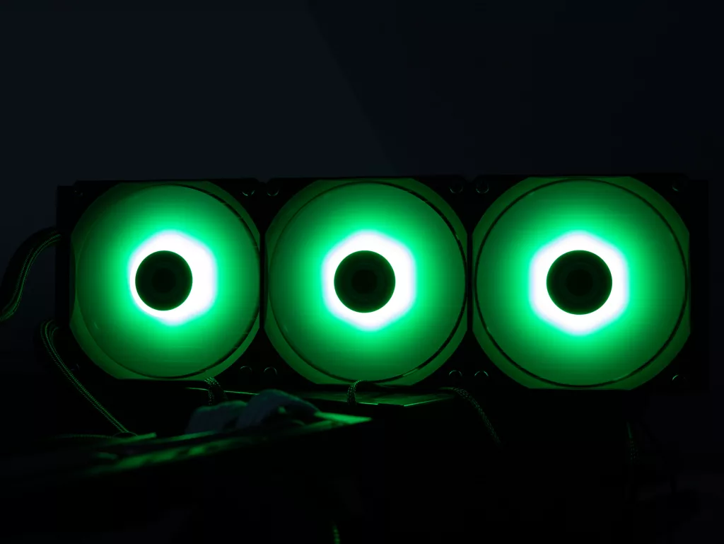 Cooler Master 360L Core ARGB RGB vert
