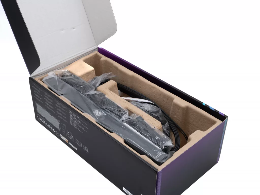 Cooler Master 360L Core ARGB boite ouverture