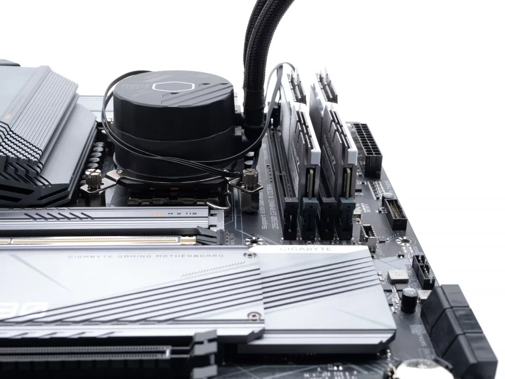 Cooler Master 360L Core ARGB espace RAM