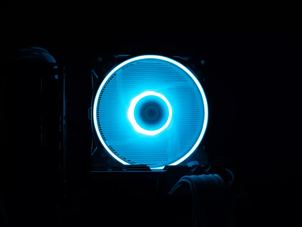 Cooler Master Hyper 212 Halo White RGB cyan