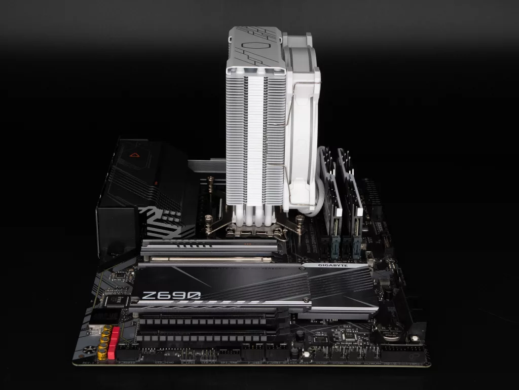 Cooler Master Hyper 212 Halo White montage complet 1