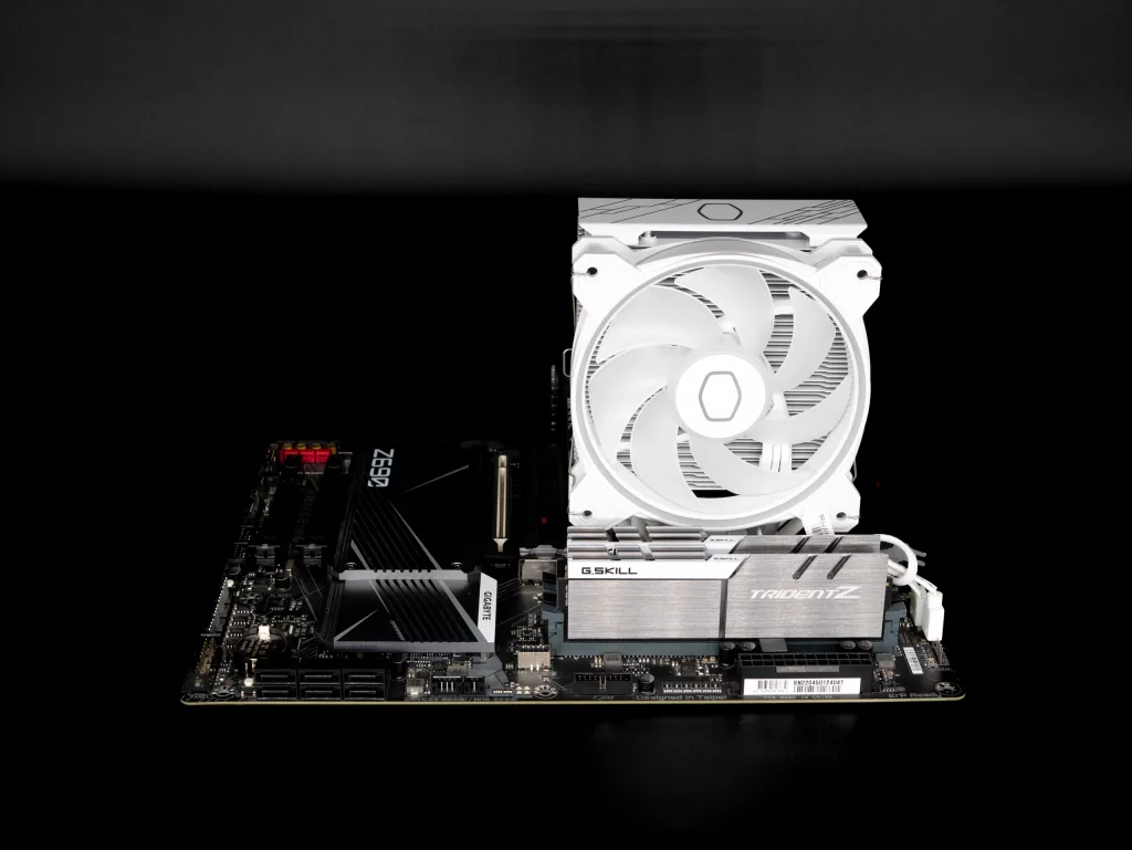 Cooler Master Hyper 212 Halo White montage complet 3