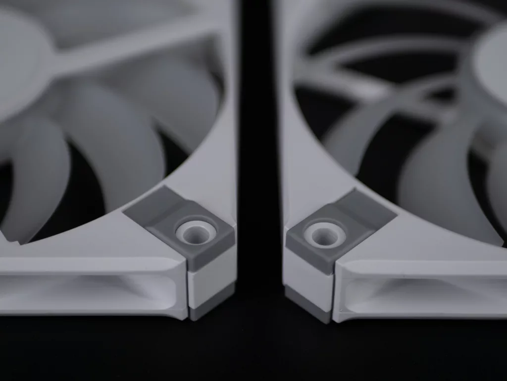 Corsair AF120 RGB Slim coins