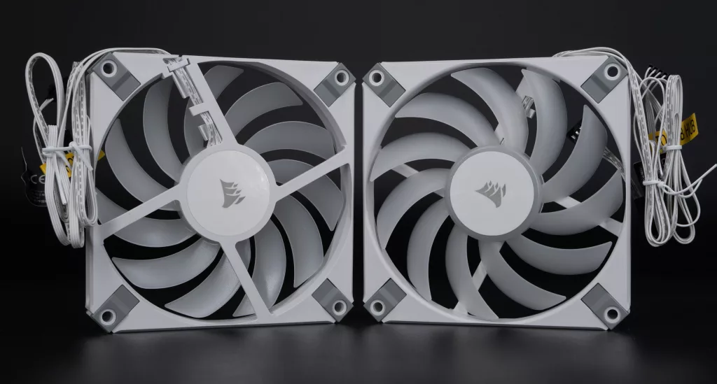 Corsair AF120 RGB Slim deux ventilateurs