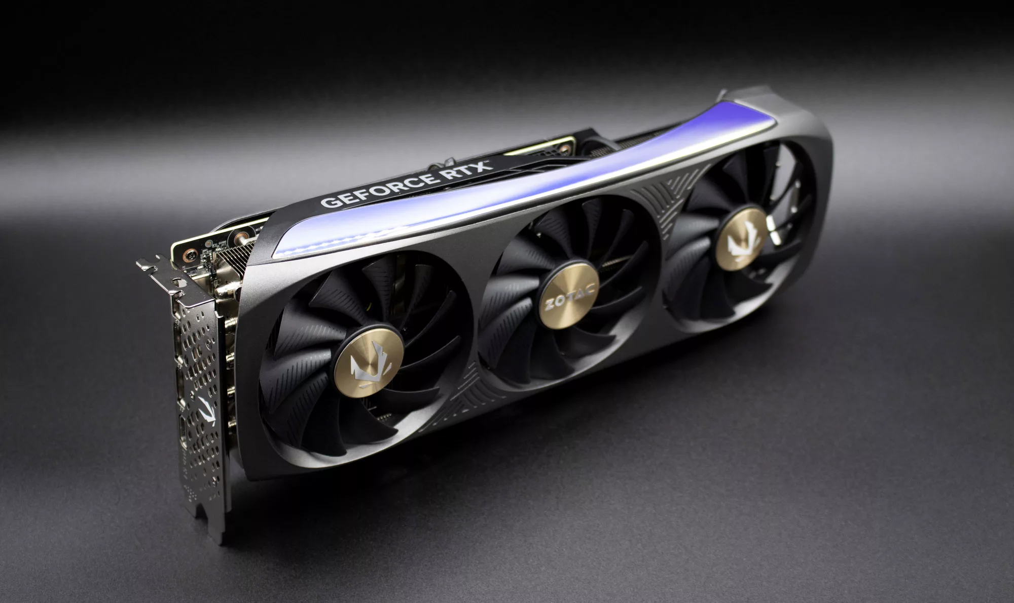 ZOTAC Gaming RTX 4070 AMP AIRO