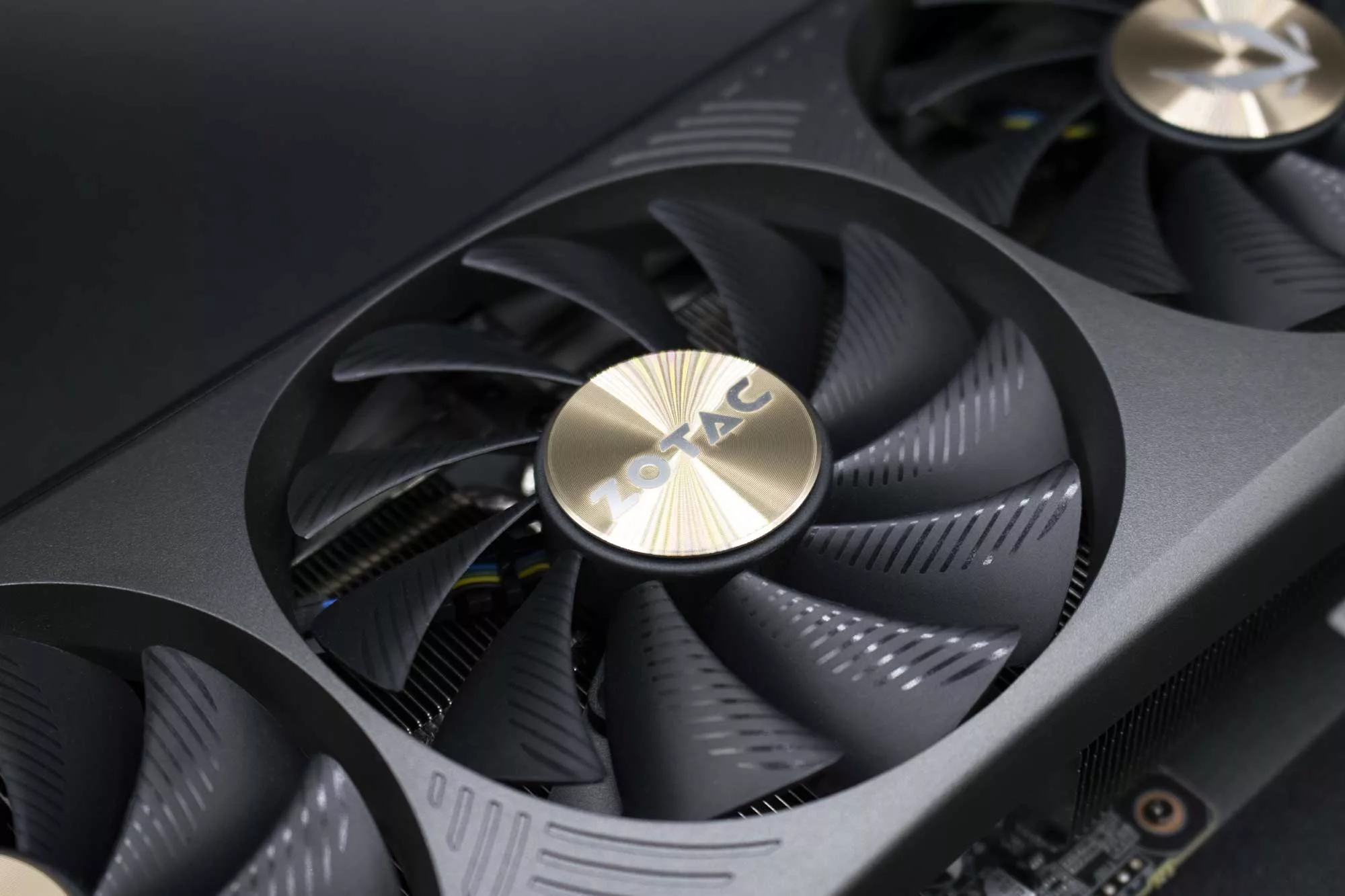 ZOTAC Gaming RTX 4070 AMP AIRO 013