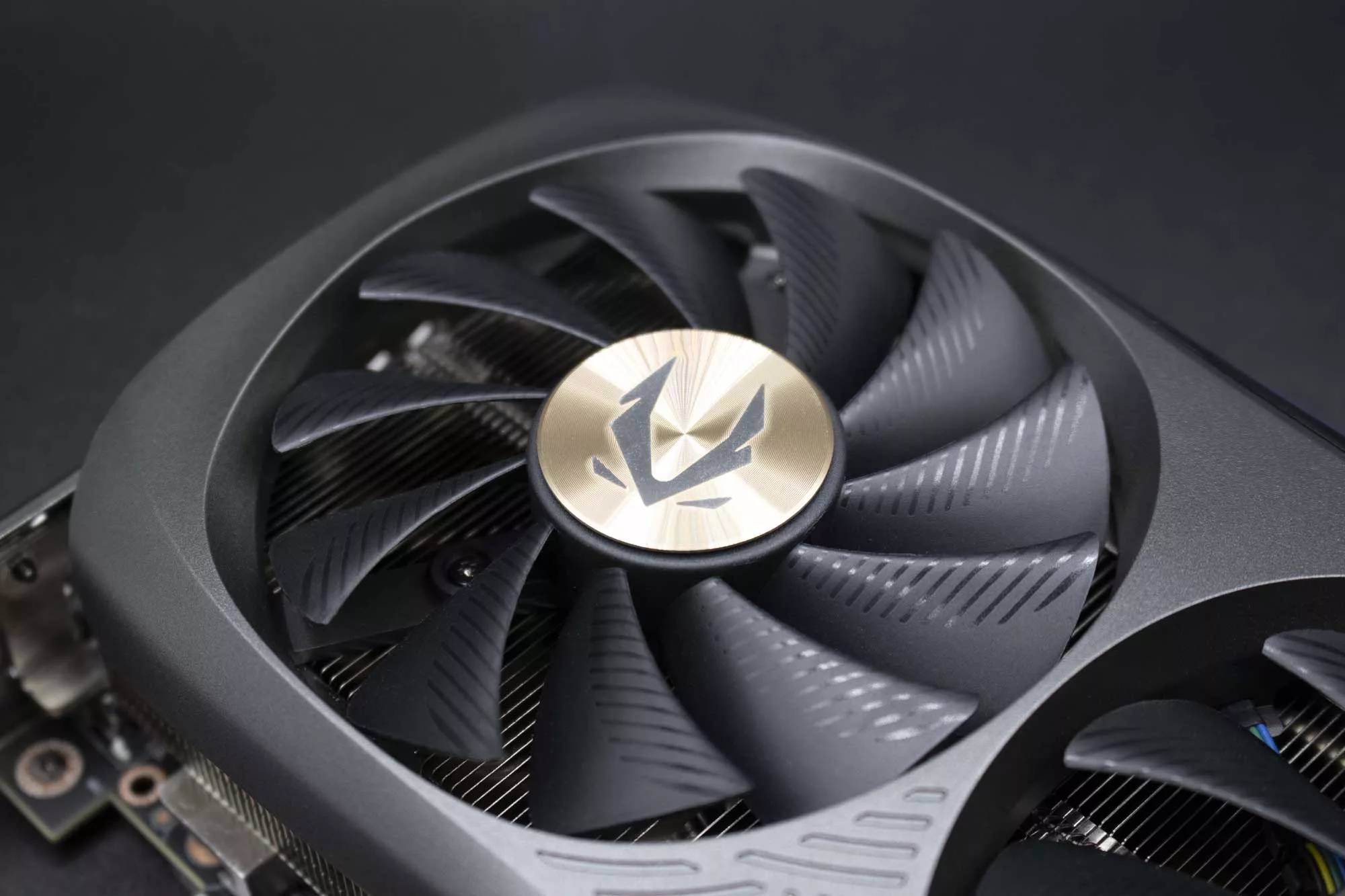 ZOTAC Gaming RTX 4070 AMP AIRO