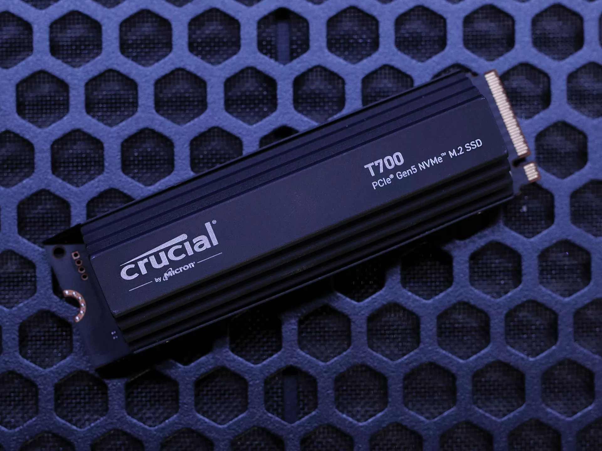 crucial t700 pcie gen5 nvme m2 heatsink 04 jpg